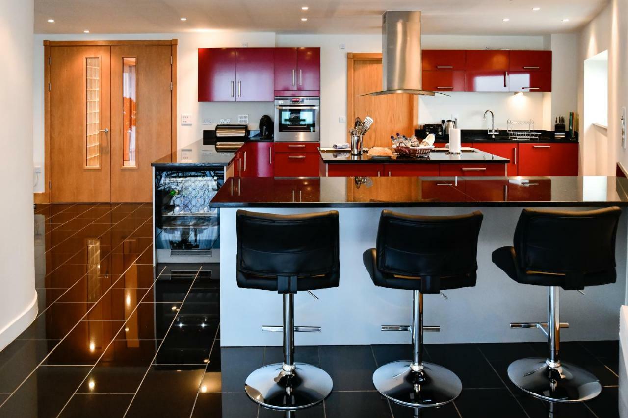 Just Stay Wales - Meridian Quay Penthouses سوانسي المظهر الخارجي الصورة