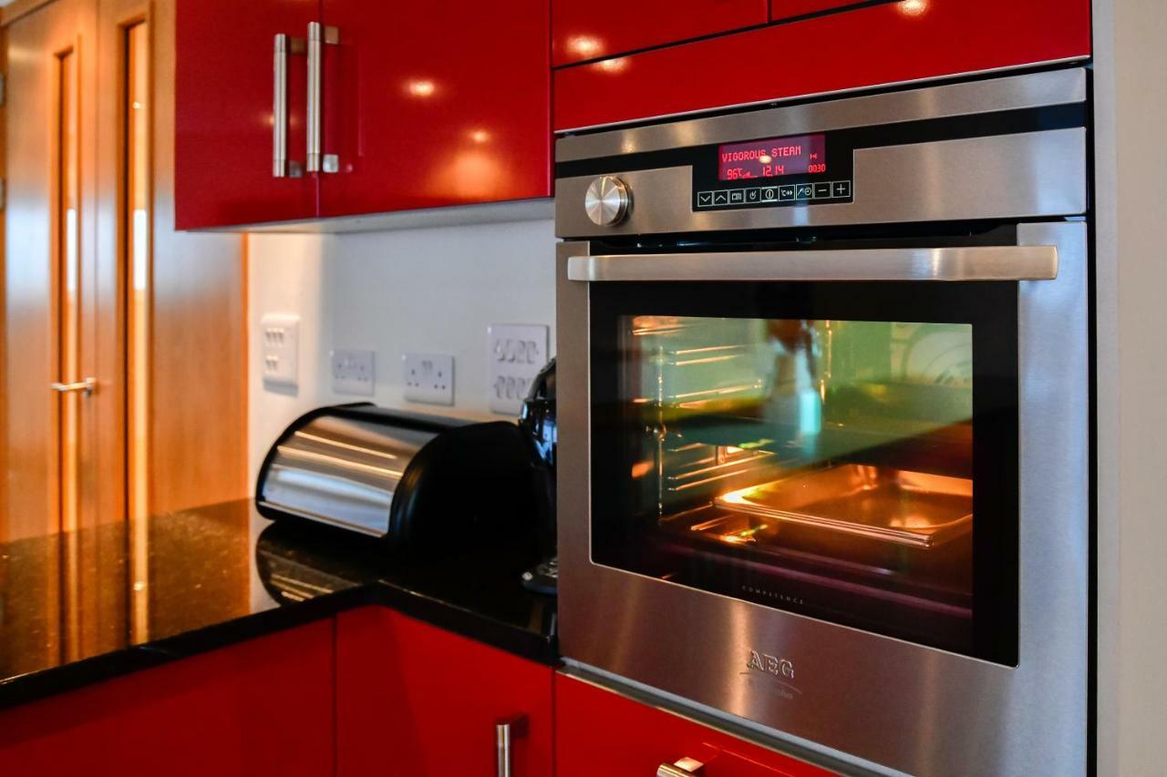Just Stay Wales - Meridian Quay Penthouses سوانسي المظهر الخارجي الصورة